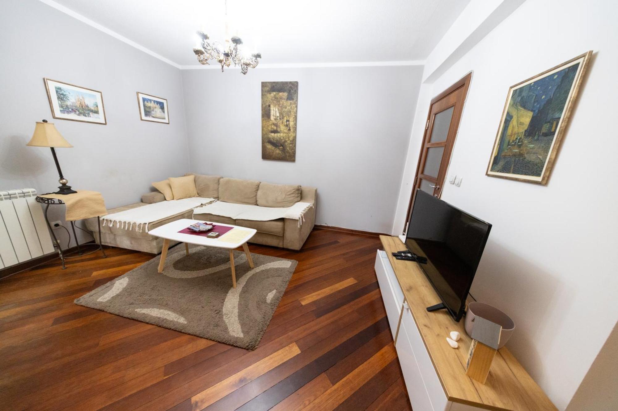 Lux Place Apartments Downtown كراغوييفاك المظهر الخارجي الصورة