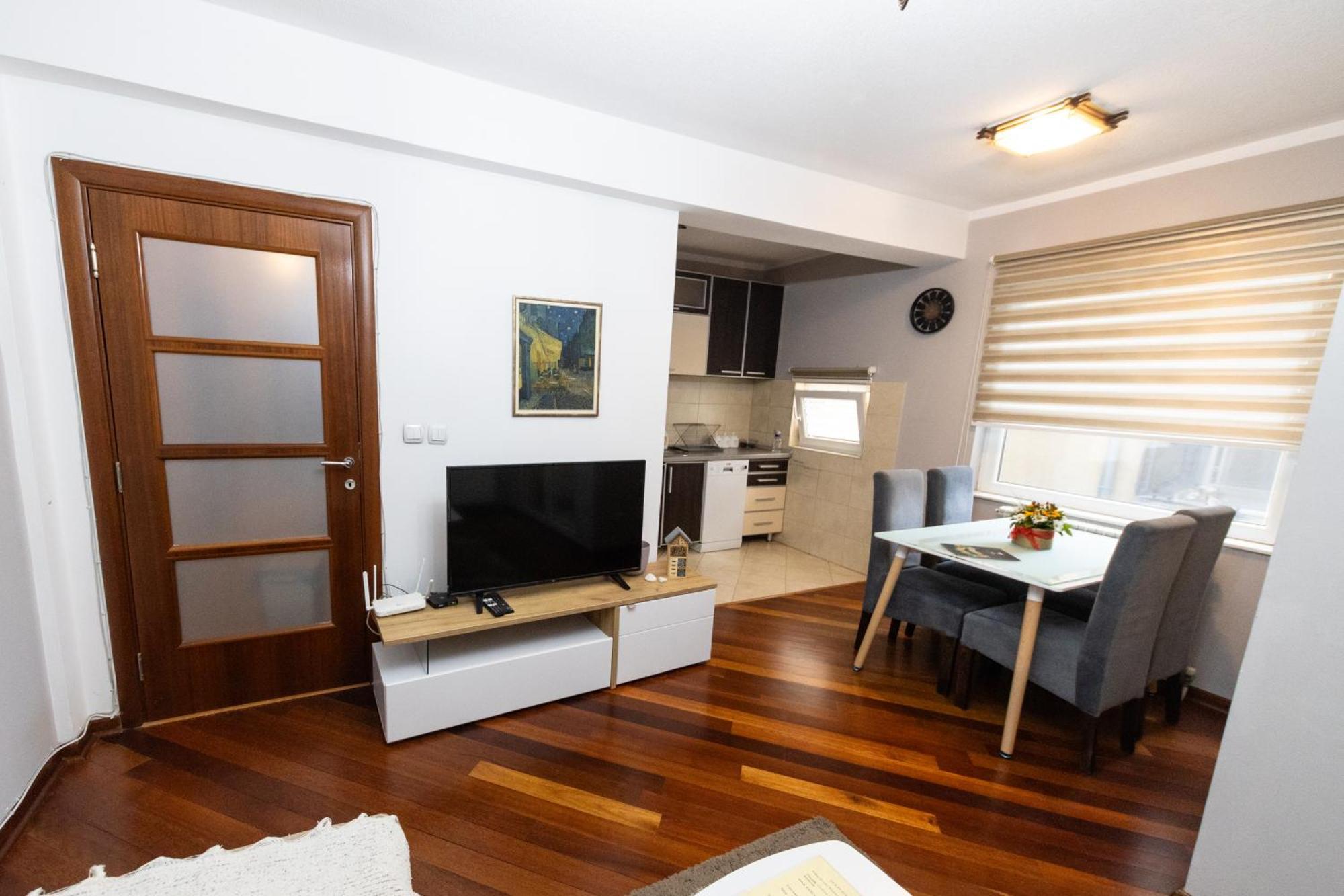 Lux Place Apartments Downtown كراغوييفاك المظهر الخارجي الصورة