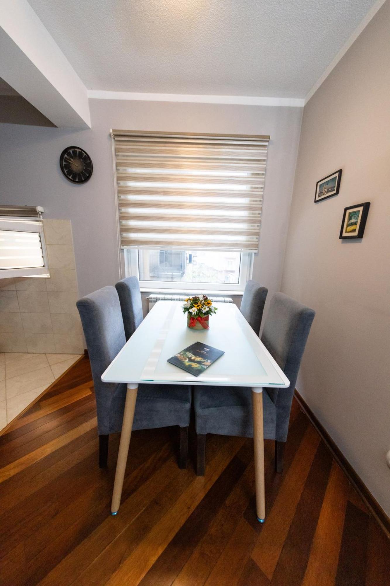 Lux Place Apartments Downtown كراغوييفاك المظهر الخارجي الصورة